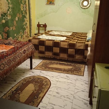 Гостевой Дом Валя Apartment Sukhumi Luaran gambar
