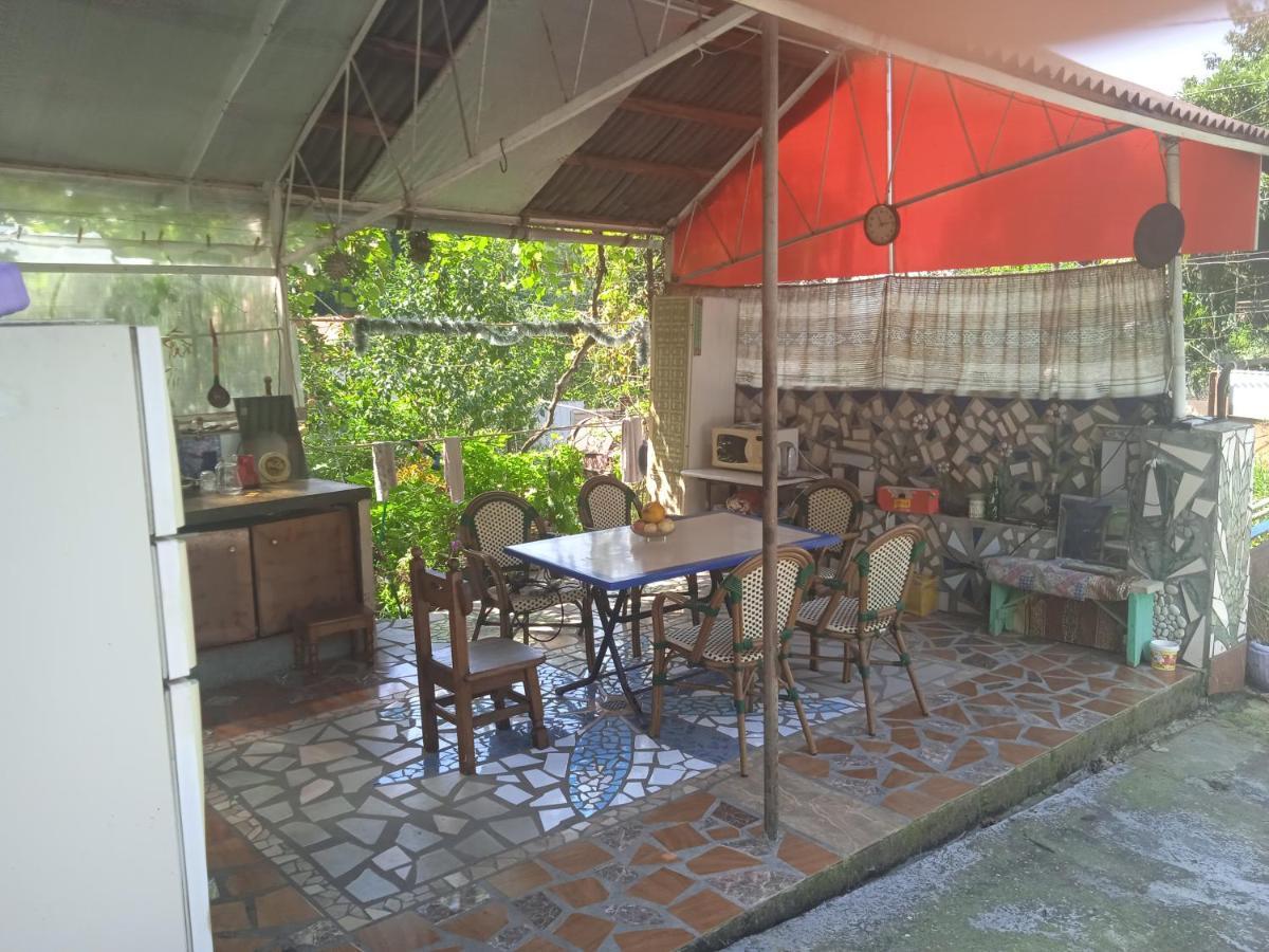 Гостевой Дом Валя Apartment Sukhumi Luaran gambar